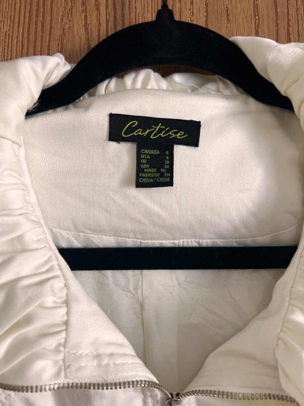 Cartise Off-White Ruched Statement Jacket - Picture 3 of 7